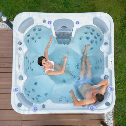 Wellis Vienna Life hot tub – backyard spa lifestyle